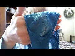 Пигтетая малышка испытывает сильное чувственное удовлетворение